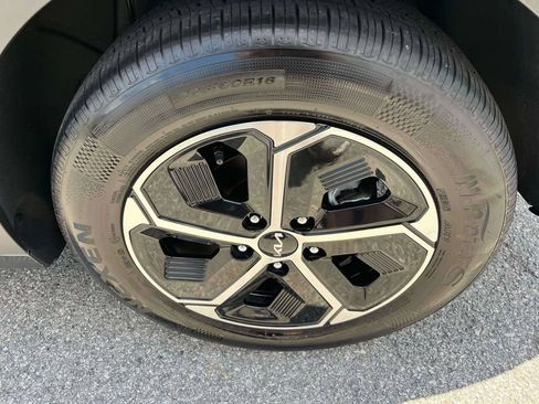 Certified 2025 Kia Niro EX FWD image 35