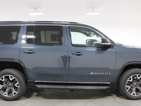 Used 2024 Jeep Wagoneer Series III AWD/4WD image 10