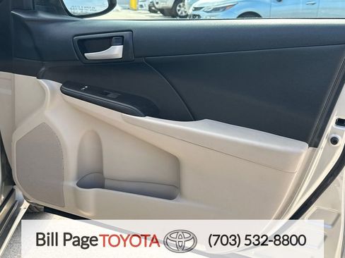 Used 2014 Toyota Camry LE image 11