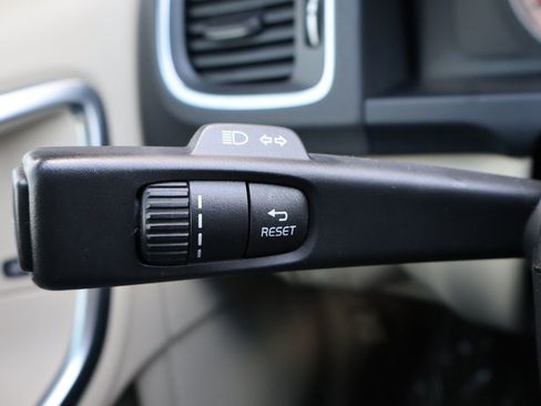 Used 2013 Volvo S60 T5 image 32