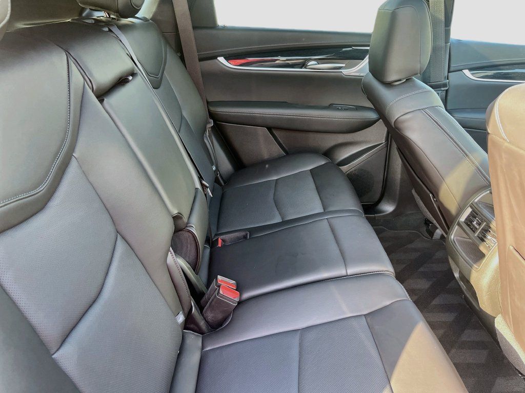 Used 2025 Cadillac XT5 Premium Luxury w/ Technology Package AWD/4WD image 28