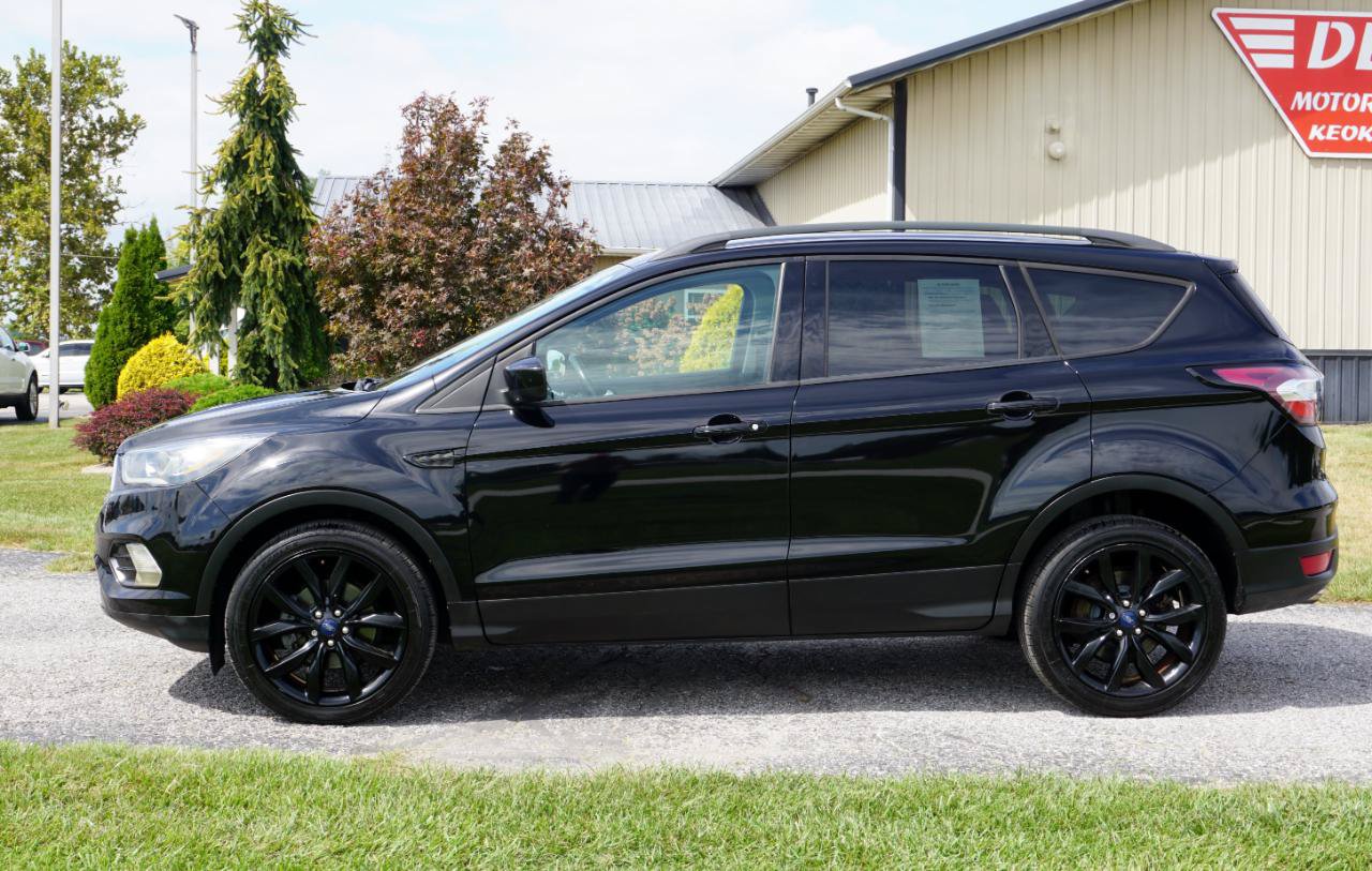 Used 2018 Ford Escape SE w/ SE Sport Appearance Package FWD image 25