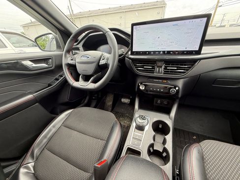 Used 2024 Ford Escape ST-Line w/ Tech Pack #1 FWD image 3