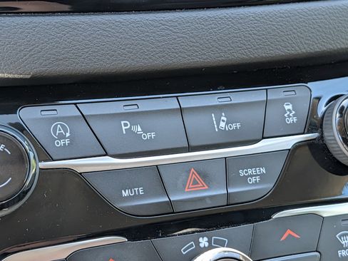 Used 2024 Chrysler Pacifica Touring-L FWD image 28