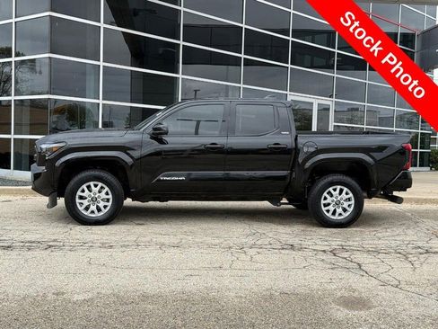 Used 2025 Toyota Tacoma SR AWD/4WD image 6