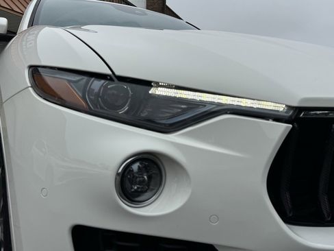 Used 2019 Maserati Levante Base image 5
