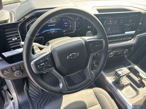 Used 2025 Chevrolet Silverado 1500 LT Trail Boss w/ LT Trail Boss Premium Package image 18