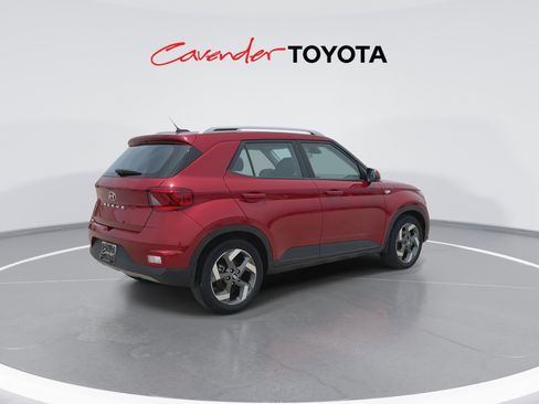 Used 2024 Hyundai Venue SEL FWD image 8