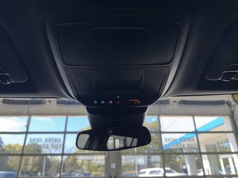 Used 2025 GMC Acadia Elevation image 22