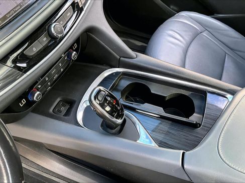 Used 2018 Buick Enclave Essence image 14