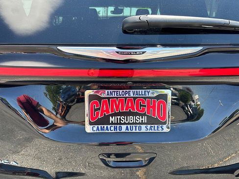 Used 2025 Chrysler Pacifica Select FWD image 11