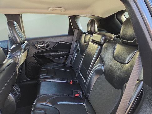 Used 2019 Jeep Cherokee Latitude Plus image 9