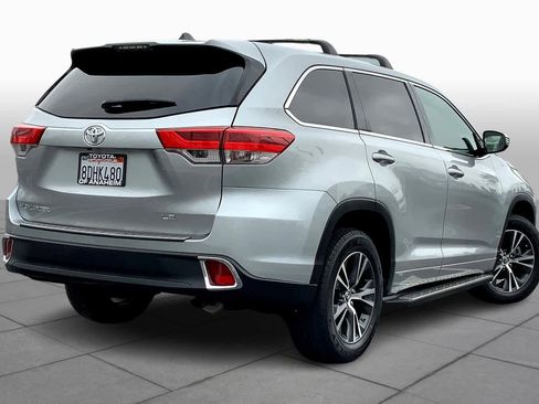 Used 2018 Toyota Highlander LE image 12