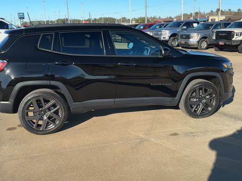 New 2026 Jeep Compass Latitude image 2