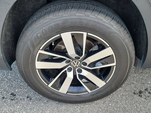 Certified 2023 Volkswagen Atlas SE FWD image 5