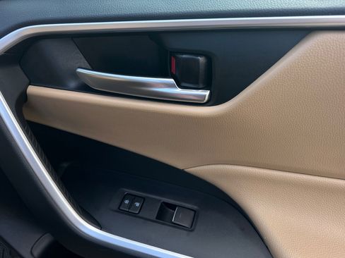 Used 2022 Toyota RAV4 XLE w/ Convenience Package image 22