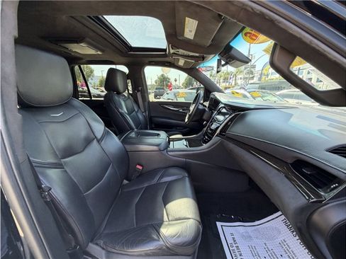 Used 2016 Cadillac Escalade Platinum AWD/4WD image 39