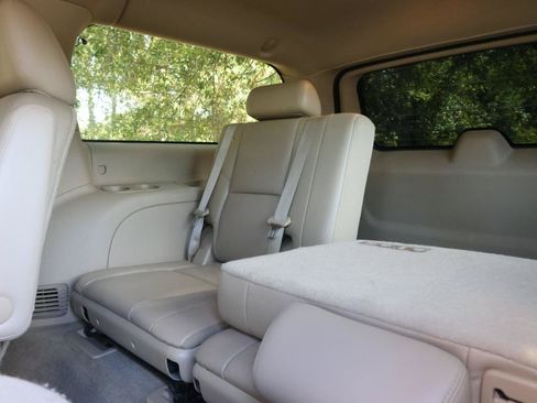 Used 2012 Cadillac Escalade ESV Premium AWD/4WD image 20