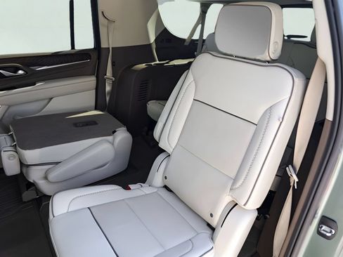Used 2023 GMC Yukon XL Denali w/ Denali Reserve Package RWD image 26