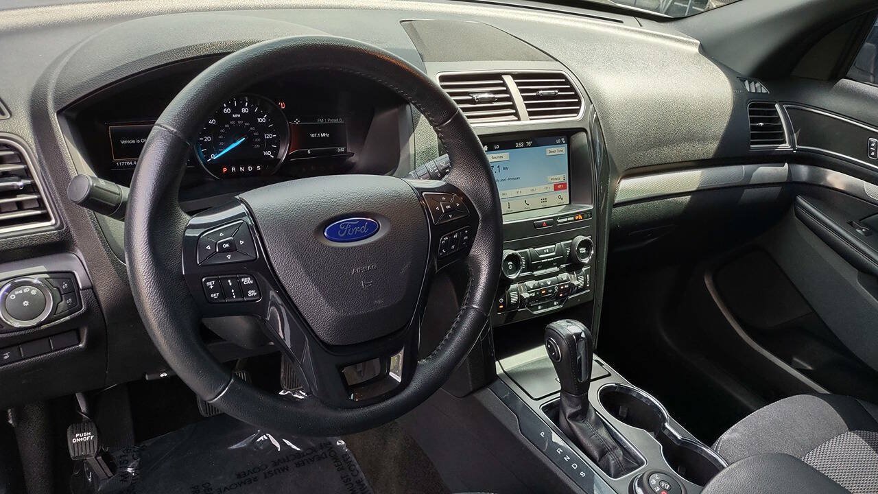 Used 2018 Ford Explorer XLT w/ Equipment Group 201A AWD/4WD image 17