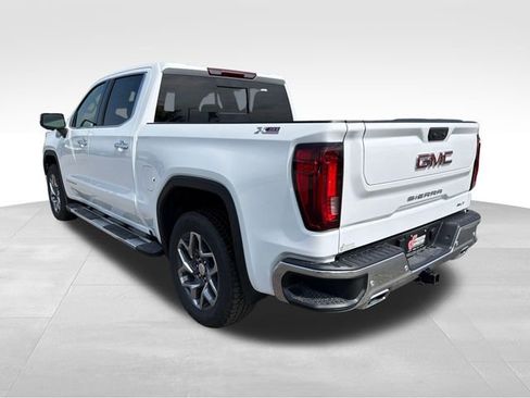 New 2026 GMC Sierra 1500 SLT image 5