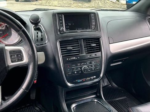 Used 2018 Dodge Grand Caravan GT image 9