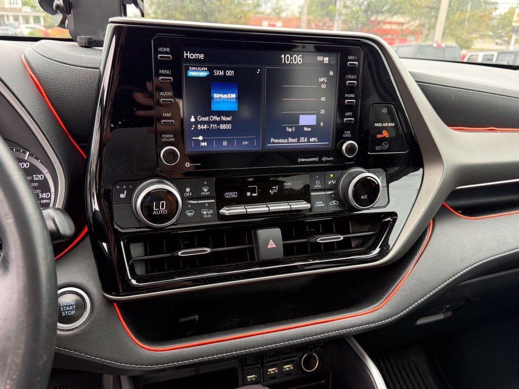 Used 2021 Toyota Highlander XLE AWD/4WD image 18