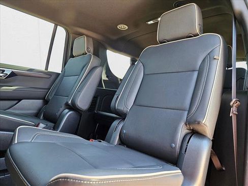 New 2026 Chevrolet Suburban Premier image 18