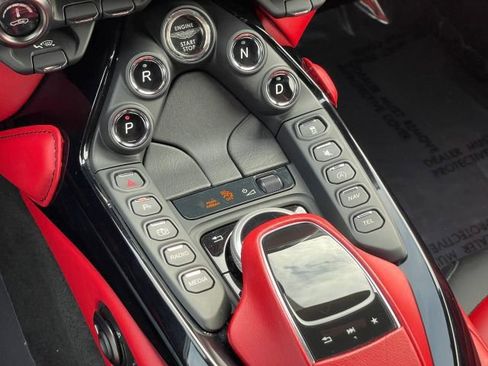 Used 2021 Aston Martin V8 Vantage Roadster image 29