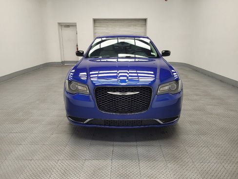 Used 2018 Chrysler 300 Touring w/ Sport Appearance Package image 14