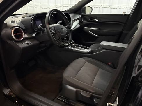 Used 2024 Chevrolet Trax RS FWD image 25