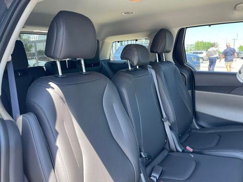 New 2026 Kia Carnival EX FWD image 26