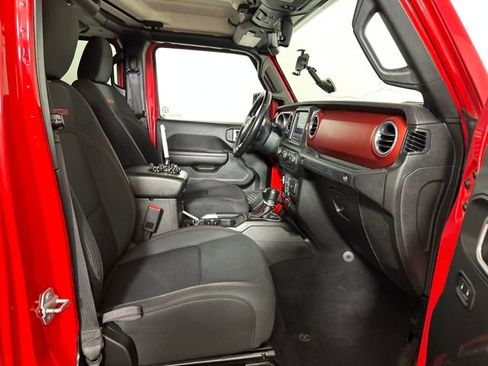 Used 2018 Jeep Wrangler Unlimited Rubicon w/ Uconnect 4C Nav & Sound Group image 28