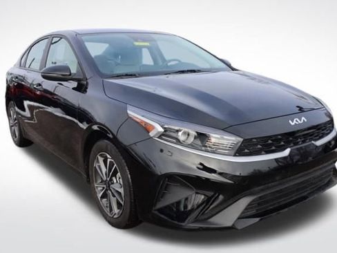 Certified 2023 Kia Forte LXS w/ LXS Technology Package image 2