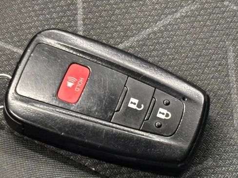 Used 2021 Toyota RAV4 XLE image 28