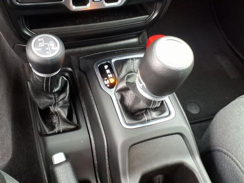 Certified 2025 Jeep Wrangler Unlimited Sahara image 9