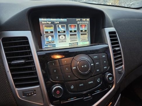 Used 2016 Chevrolet Cruze LT image 10