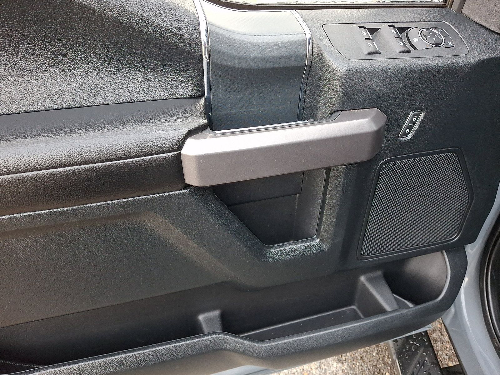 Used 2019 Ford F150 XLT w/ Equipment Group 302A Luxury AWD/4WD image 12