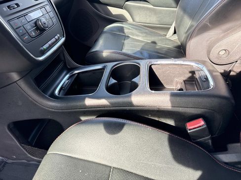 Used 2019 Dodge Grand Caravan GT image 19