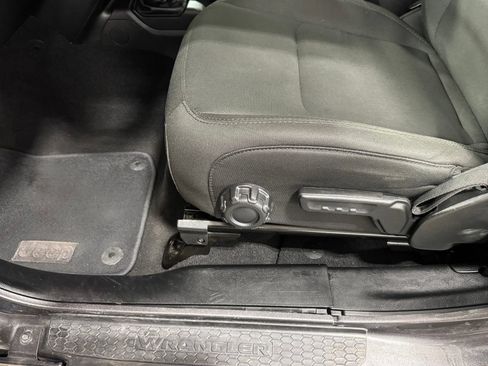 Used 2018 Jeep Wrangler Sport AWD/4WD image 18
