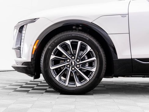 Used 2025 Cadillac Lyriq Sport AWD/4WD image 23