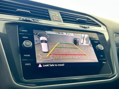 Certified 2024 Volkswagen Tiguan SE R-Line FWD image 23