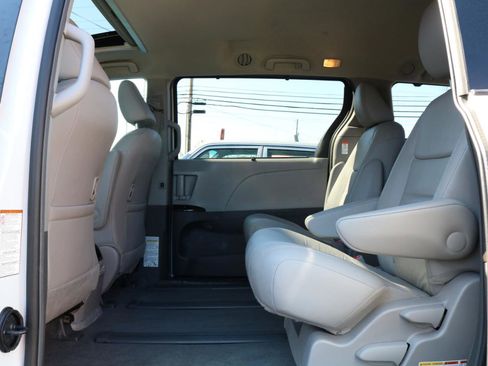 Used 2017 Toyota Sienna XLE w/ XLE Navigation Package image 37