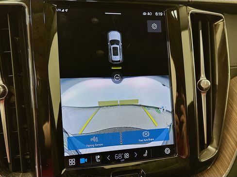 Used 2023 Volvo XC60 B5 Ultimate image 23