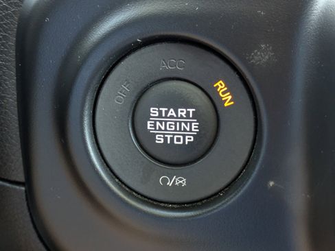 Used 2020 Jeep Wrangler Unlimited Sahara image 25