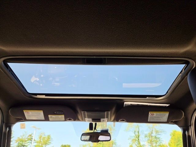 Used 2014 Ford Expedition Limited w/ Equipment Group 301A AWD/4WD image 30