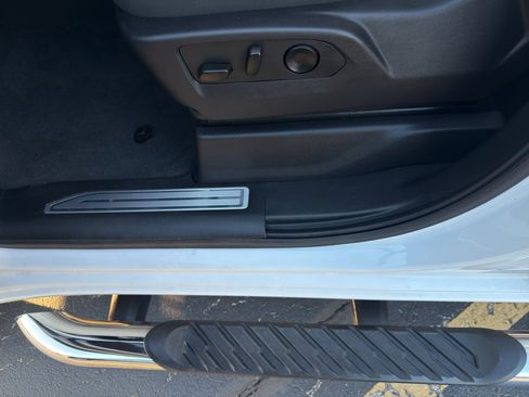 Used 2024 Chevrolet Silverado 1500 LT image 16