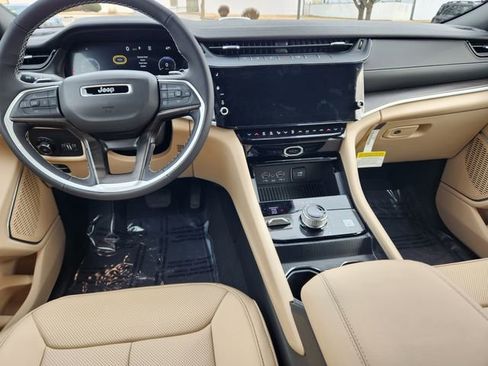 New 2026 Jeep Grand Cherokee Limited w/ Luxury Tech Group II AWD/4WD image 9