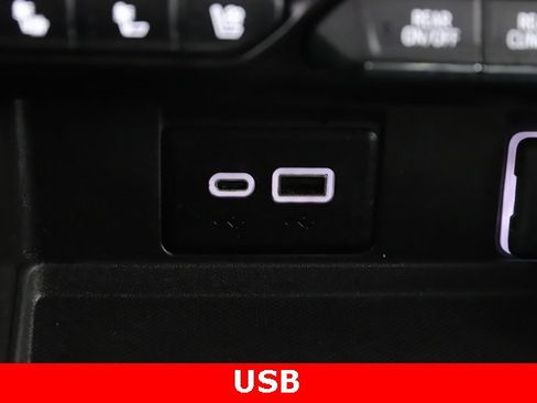 Used 2024 GMC Yukon SLT w/ SLT Luxury Package image 26