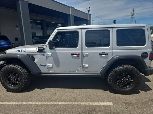 Used 2024 Jeep Wrangler Unlimited AWD/4WD image 6